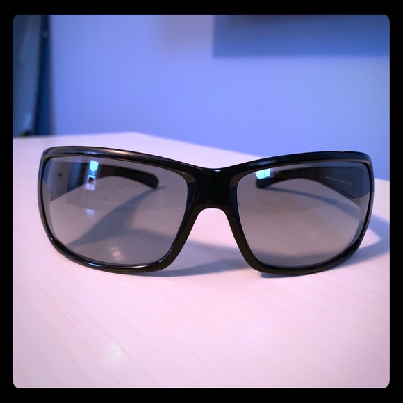 PRADA sunglasses w/Prada case 😎👨🏻👩🏻 - Picture 1 of 7